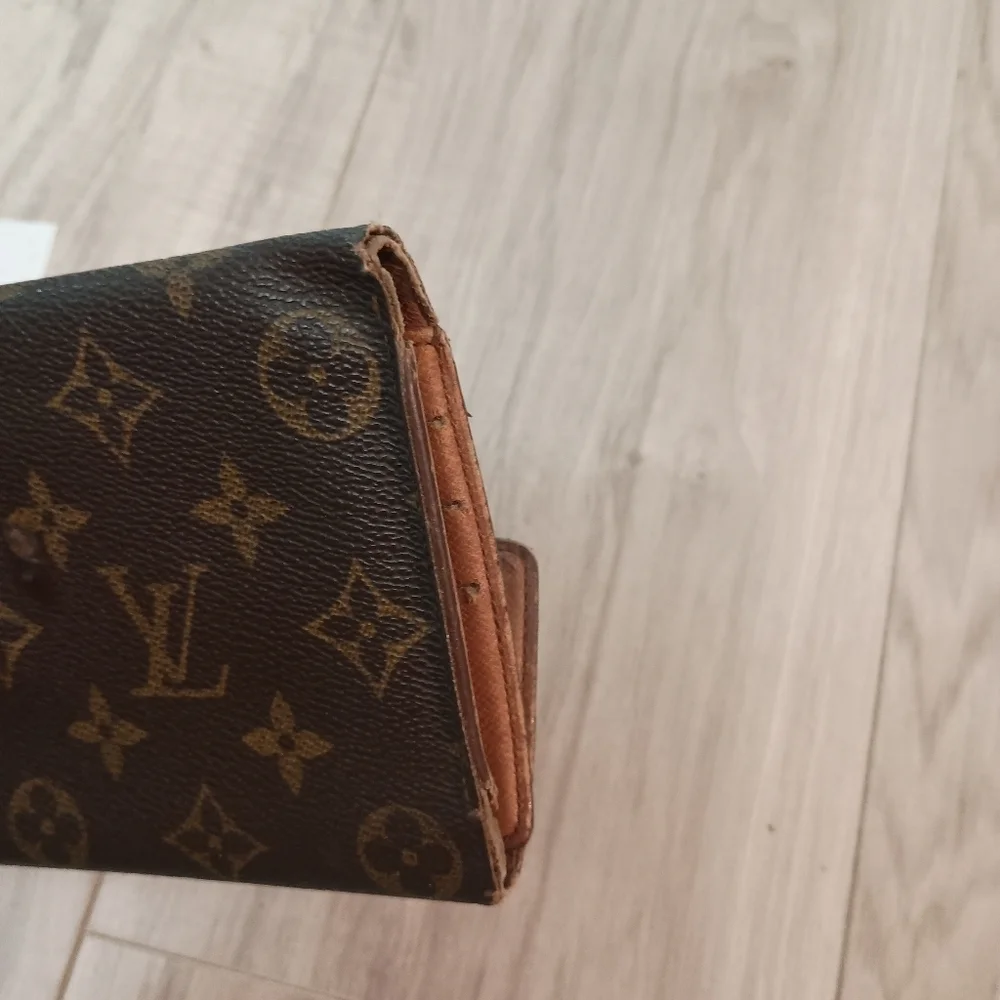 LOUIS VUITTON Monogram Portefeuille International Long Wallet - Picture 6 of 16